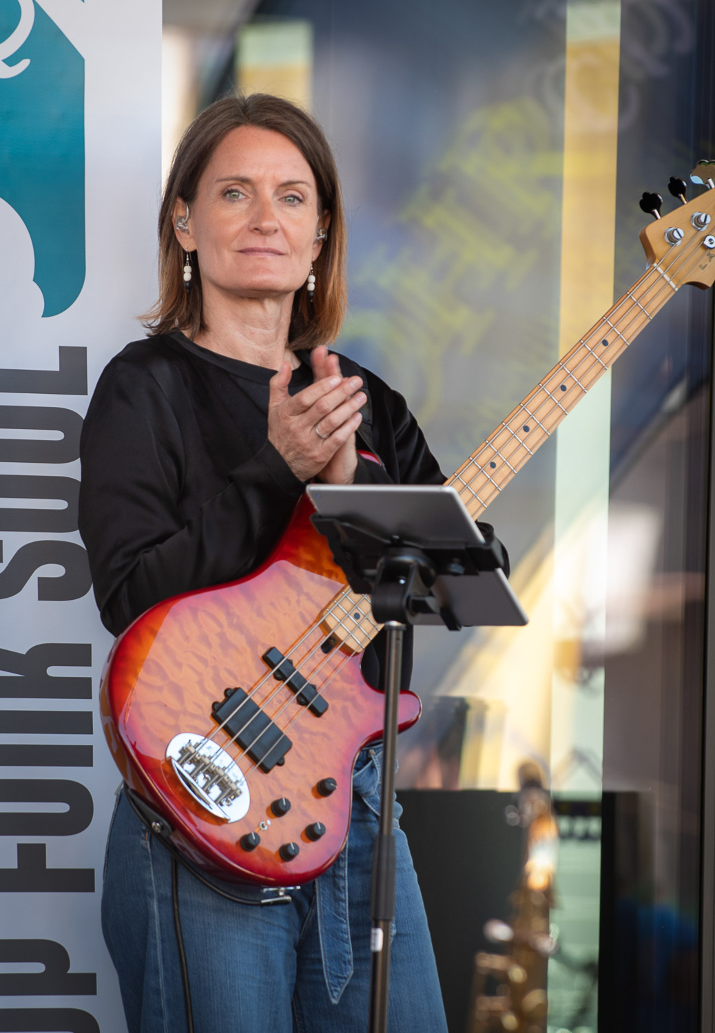 Astrid Brueckner am Bass